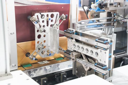 Máy chèn dây PRY-450A túi giấy 4