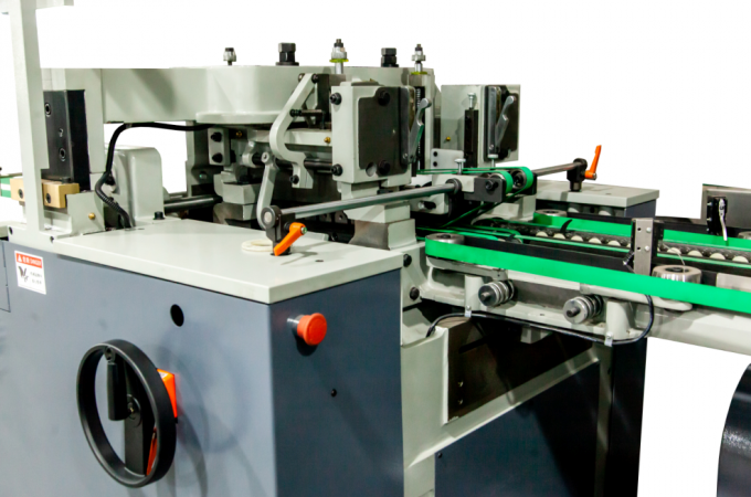 PRY-8D Thu thập và máy cắt và khâu yên ngựa 8