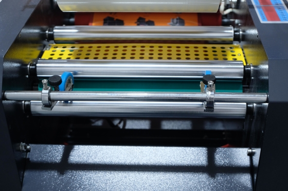 SMFM-390D Semi Automatic Digital Cut Film Laminator With Overlap Function